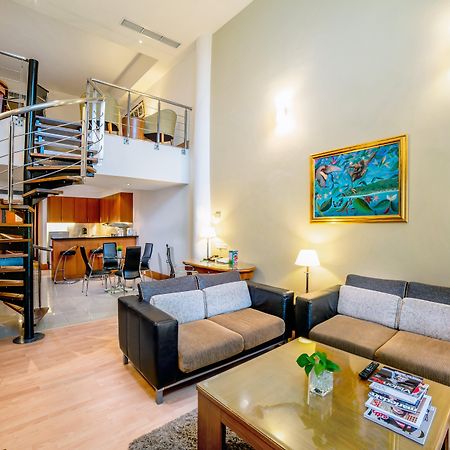 Glenmarie Hotel And Golf Resort Shah Alam Exteriér fotografie A duplex suite at the Park Plaza Victoria