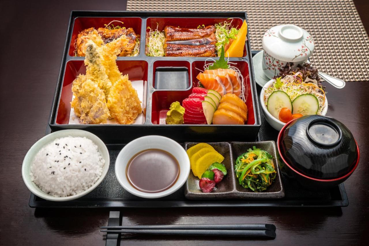 Glenmarie Hotel And Golf Resort Shah Alam Exteriér fotografie A Japanese bento