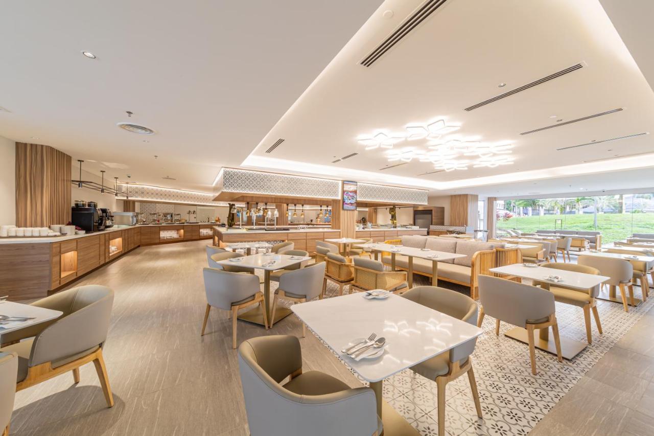 Glenmarie Hotel And Golf Resort Shah Alam Exteriér fotografie The interior of the lounge