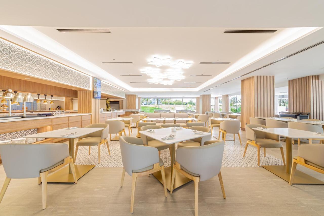 Glenmarie Hotel And Golf Resort Shah Alam Exteriér fotografie The interior of the lounge