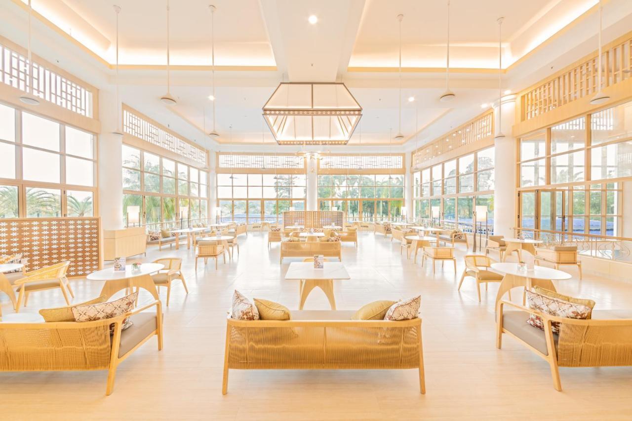 Glenmarie Hotel And Golf Resort Shah Alam Exteriér fotografie The interior of the restaurant