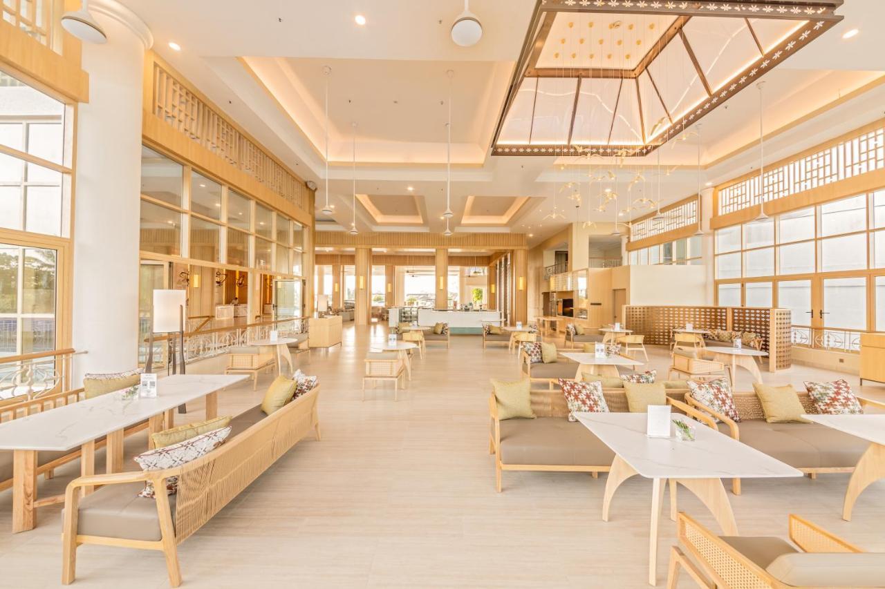 Glenmarie Hotel And Golf Resort Shah Alam Exteriér fotografie The interior of the lounge
