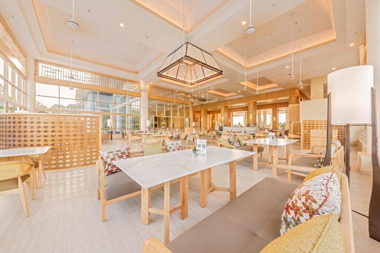 Glenmarie Hotel And Golf Resort Shah Alam Exteriér fotografie The interior of the lounge
