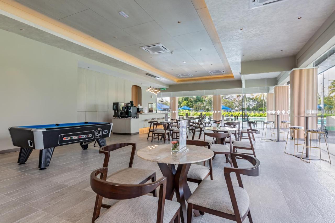 Glenmarie Hotel And Golf Resort Shah Alam Exteriér fotografie The Pool Bar