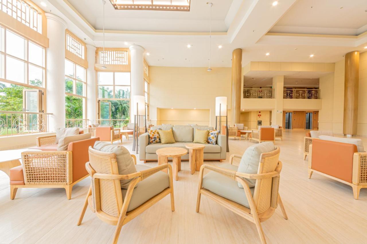 Glenmarie Hotel And Golf Resort Shah Alam Exteriér fotografie The interior of the hospital