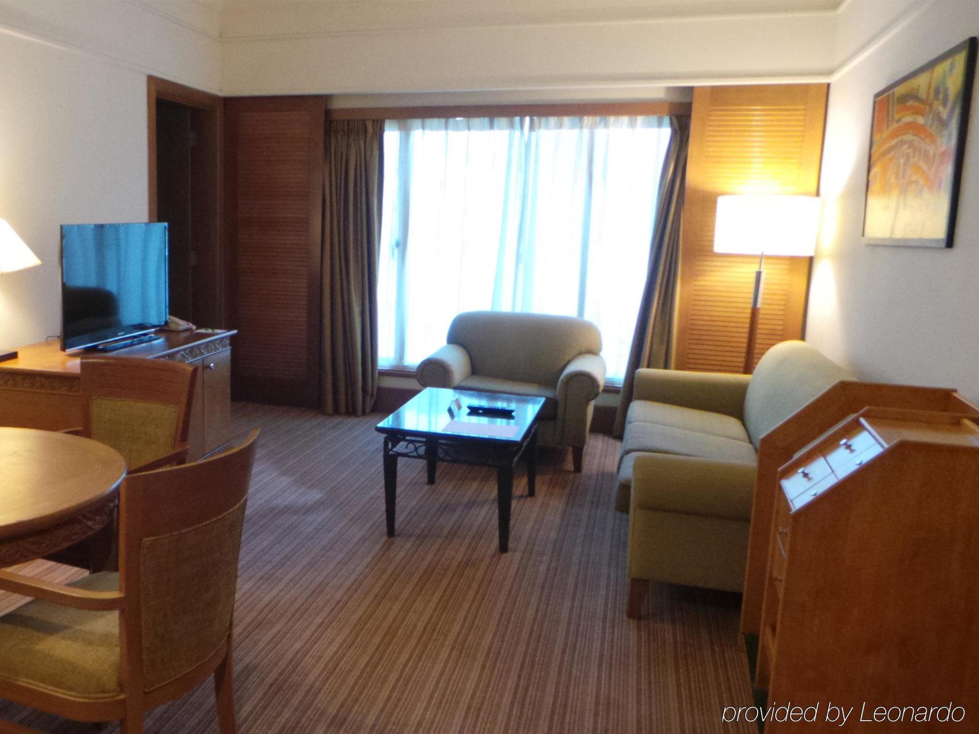 Glenmarie Hotel And Golf Resort Shah Alam Exteriér fotografie Living room of a suite