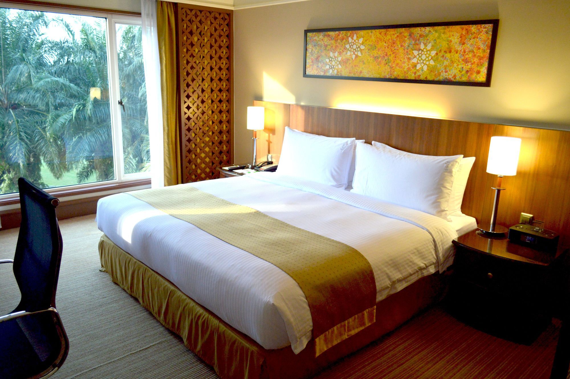 Glenmarie Hotel And Golf Resort Shah Alam Exteriér fotografie A bedroom at the Taj Bengal