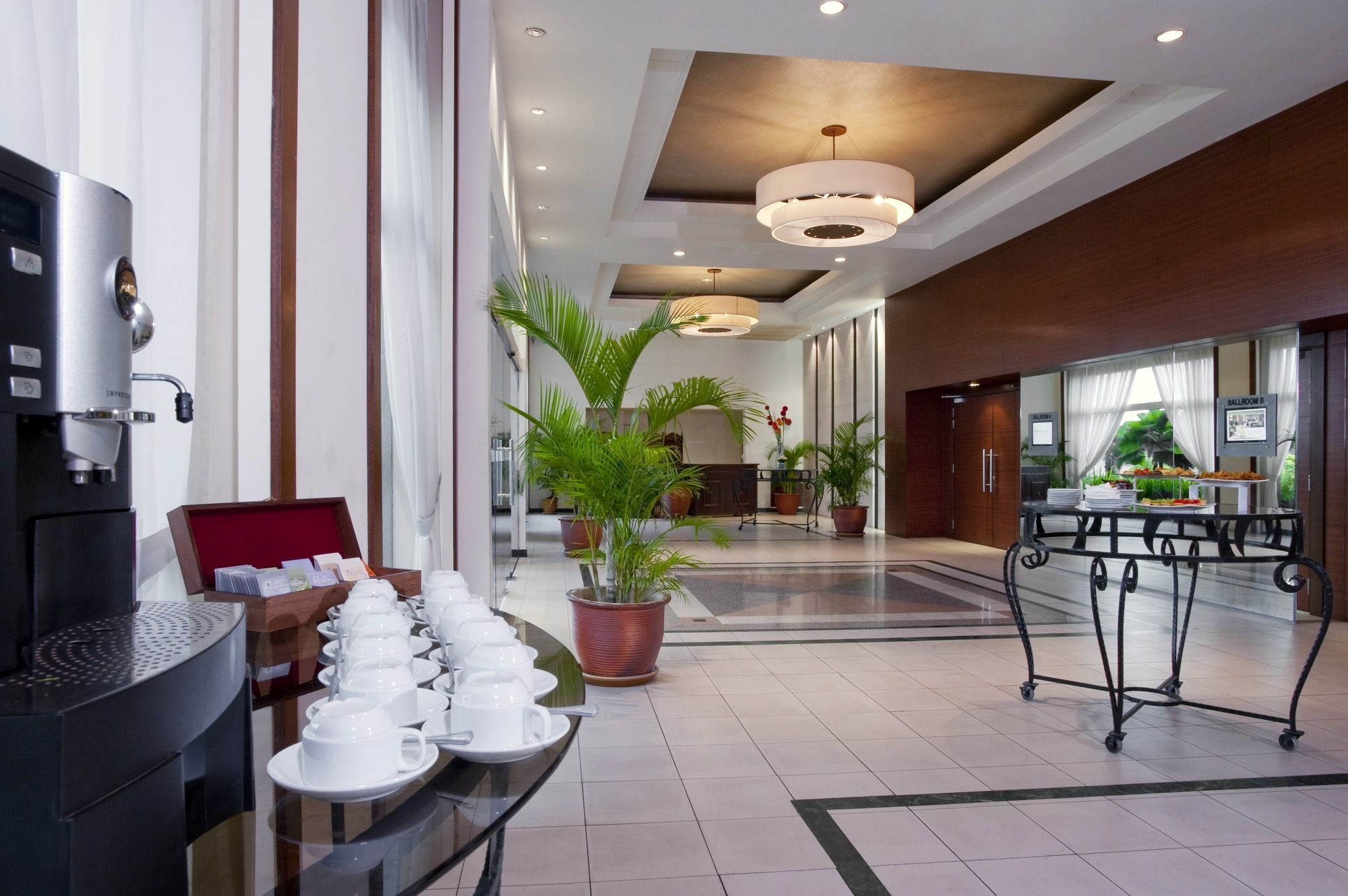 Glenmarie Hotel And Golf Resort Shah Alam Exteriér fotografie The lobby of the hotel